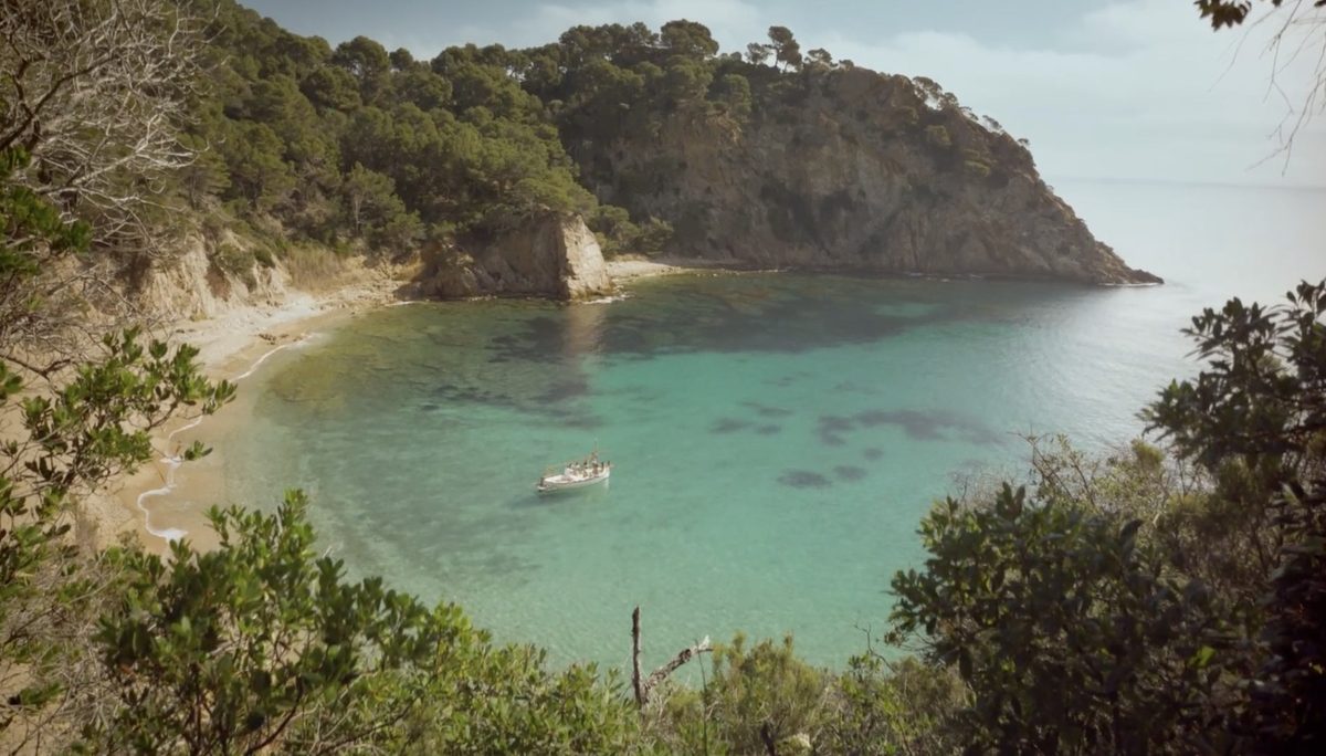 Cala de agua turquesa