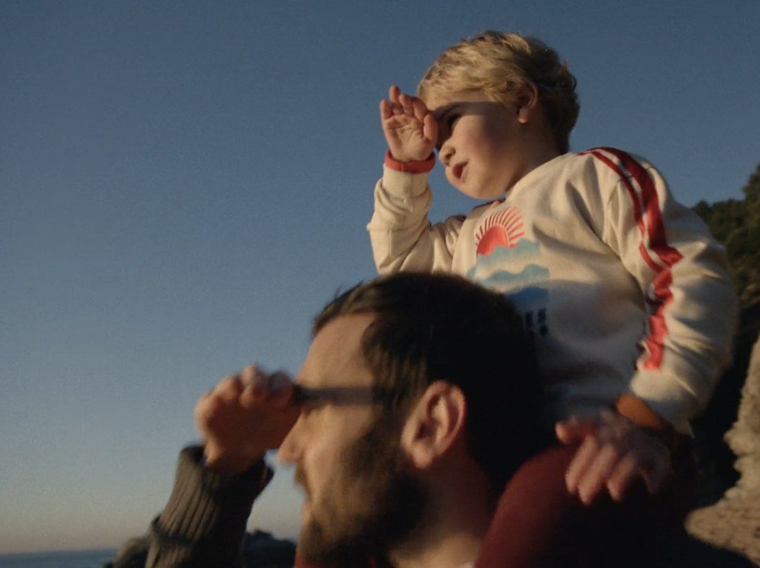 Padre e hijo al atardecer